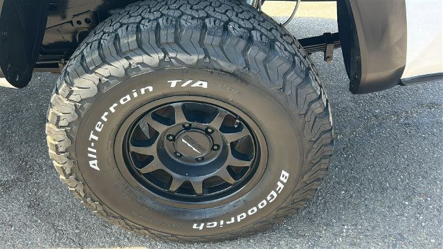 Used 2021 Toyota Tacoma TRD Off-Road w/ TRD Premium Off Road Package AWD/4WD image 6