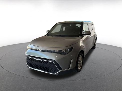 Used 2025 Kia Soul LX w/ LX Technology Package FWD image 7