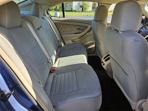Used 2018 Ford Taurus SE image 15