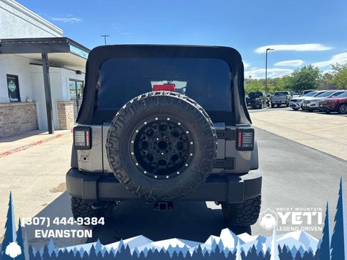 Used 2014 Jeep Wrangler Unlimited Rubicon AWD/4WD image 4
