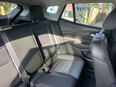 Used 2025 Chevrolet Trax LT image 35