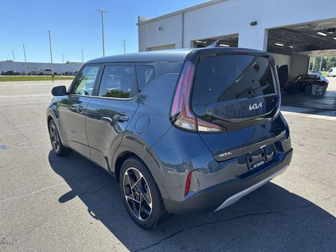 Used 2025 Kia Soul EX FWD image 3