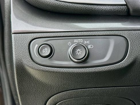 Used 2021 Buick Encore Preferred AWD/4WD image 12
