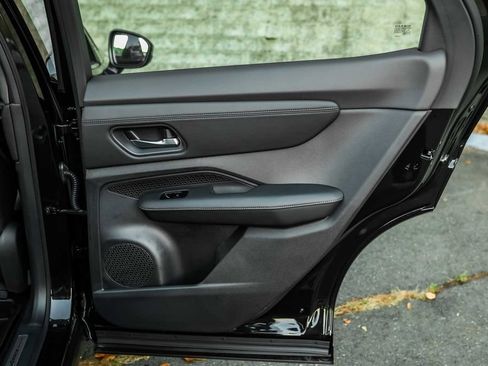 Used 2024 Nissan Ariya AWD image 15