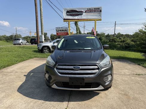 Used 2017 Ford Escape SE FWD image 2