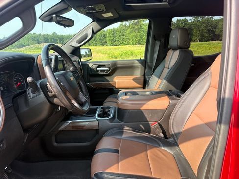 Used 2021 Chevrolet Silverado 1500 High Country w/ Technology Package AWD/4WD image 13