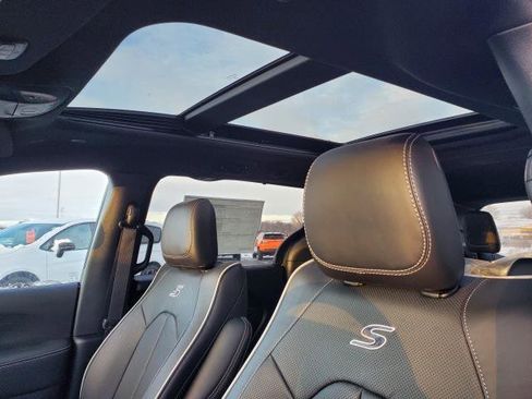 New 2026 Chrysler Pacifica Limited w/ S Appearance Package image 6