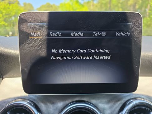 Used 2018 Mercedes-Benz GLA 250 image 24
