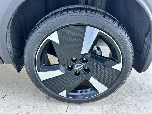 Certified 2025 Nissan Kicks SR image 18