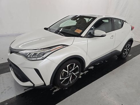 Used 2021 Toyota C-HR XLE FWD image 1