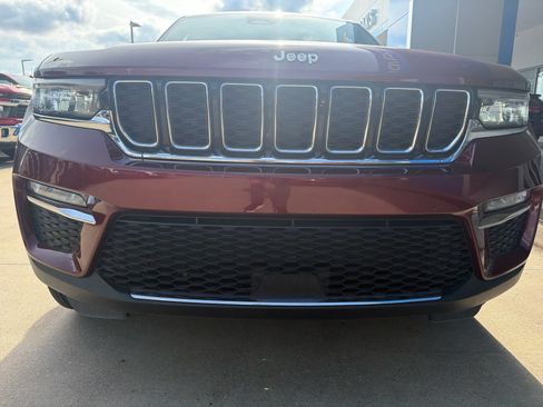 Used 2024 Jeep Grand Cherokee Limited AWD/4WD image 11