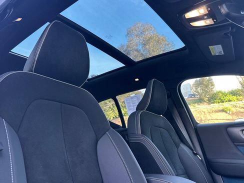 Certified 2023 Volvo XC40 Recharge Plus image 19