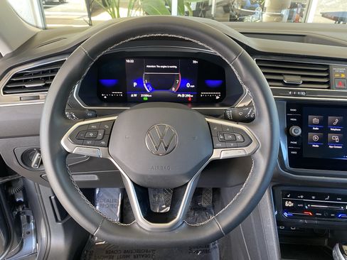 Certified 2023 Volkswagen Tiguan SE FWD image 28
