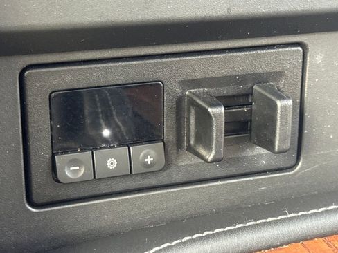 Used 2023 Nissan Armada SL w/ Captain's Chairs Package image 47