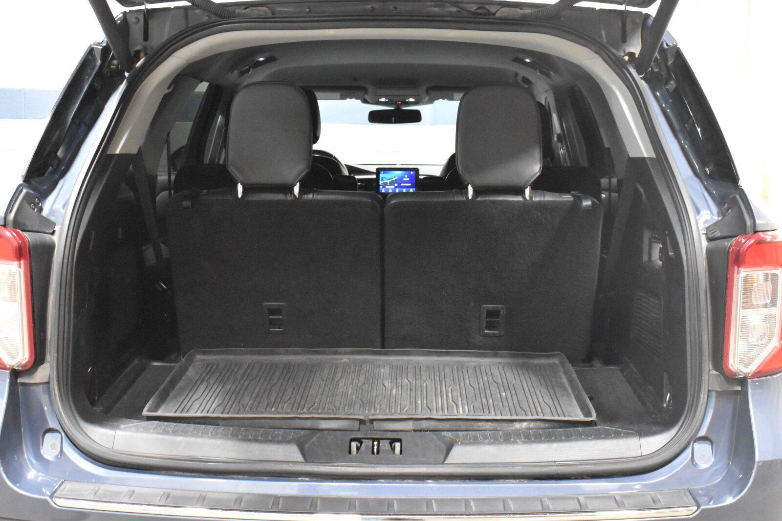 Used 2021 Ford Explorer Limited w/ Equipment Group 301A AWD/4WD image 25