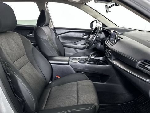 Used 2025 Nissan Rogue SV FWD image 29