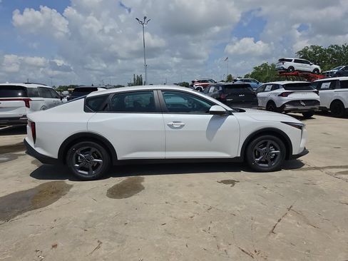 New 2026 Kia K4 FWD image 9