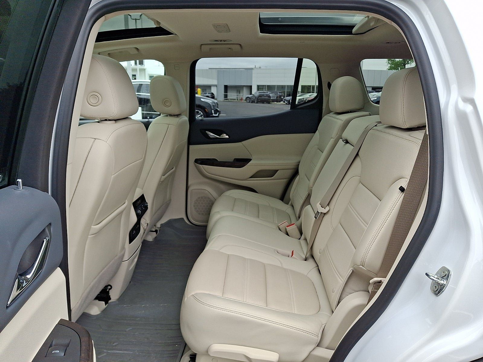 Used 2022 GMC Acadia Denali w/ Denali Ultimate Package FWD image 10