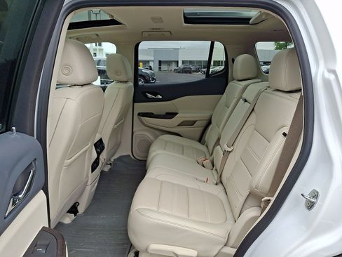 Used 2022 GMC Acadia Denali w/ Denali Ultimate Package FWD image 10