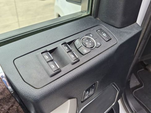 Used 2018 Ford F250 Lariat w/ Lariat Ultimate Package AWD/4WD image 9