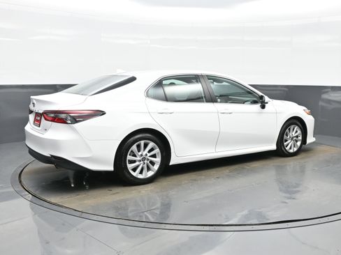Used 2024 Toyota Camry LE image 6