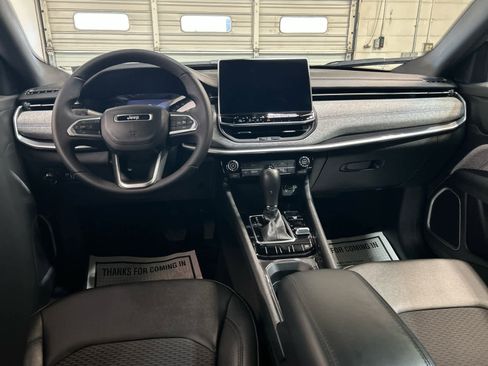 Used 2024 Jeep Compass Latitude image 4