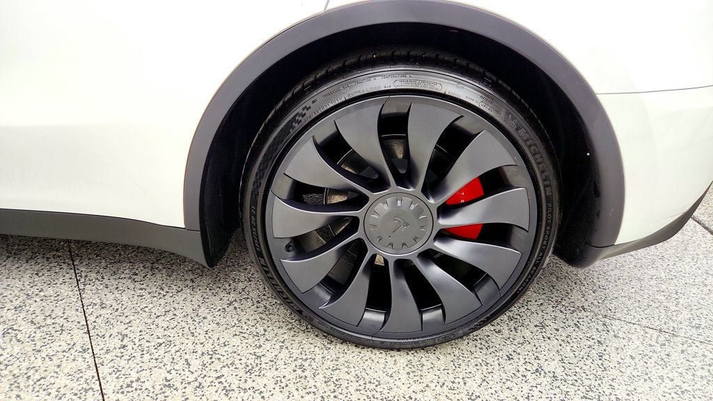 Used 2024 Tesla Model Y Performance AWD/4WD image 9