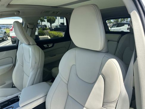 New 2026 Volvo XC60 T8 Ultra w/ Climate Package PRO AWD/4WD image 15