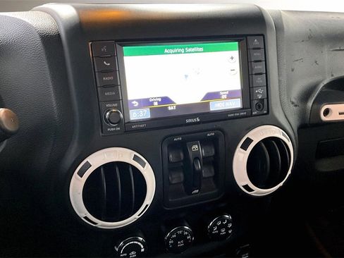 Used 2014 Jeep Wrangler Unlimited Sahara image 10