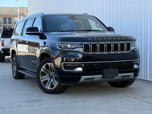 Used 2024 Jeep Wagoneer L Series II w/ Flexible Seating Group AWD/4WD image 2