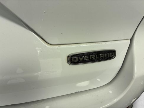 Used 2023 Jeep Grand Cherokee Overland w/ Luxury Tech Group IV AWD/4WD image 9