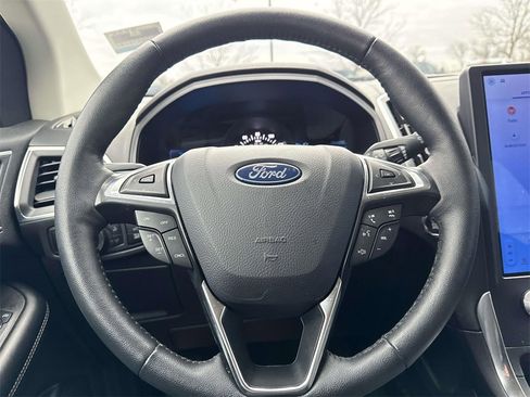 Used 2024 Ford Edge Titanium image 17