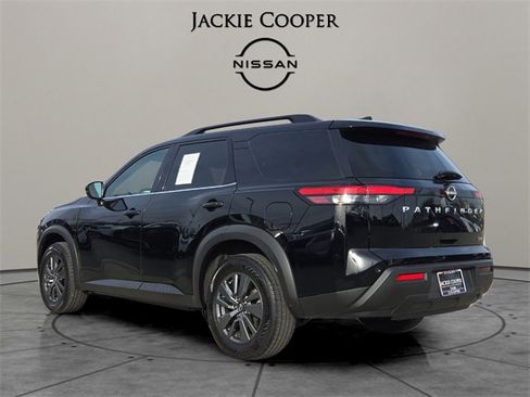 Certified 2024 Nissan Pathfinder SV image 3