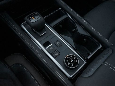 New 2025 Nissan Pathfinder Platinum w/ Black Appearance Package image 27