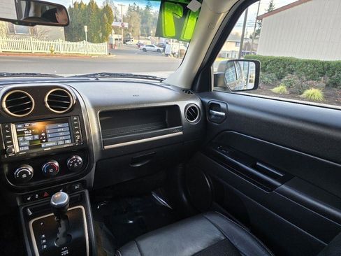 Used 2017 Jeep Patriot 4WD image 11