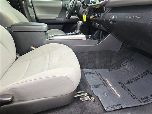 Used 2018 Toyota Tacoma SR5 image 19