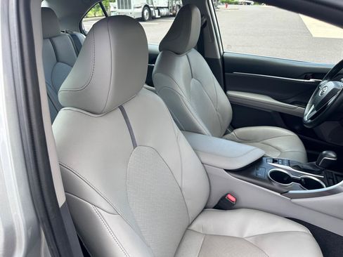 Used 2021 Toyota Camry XLE FWD image 19