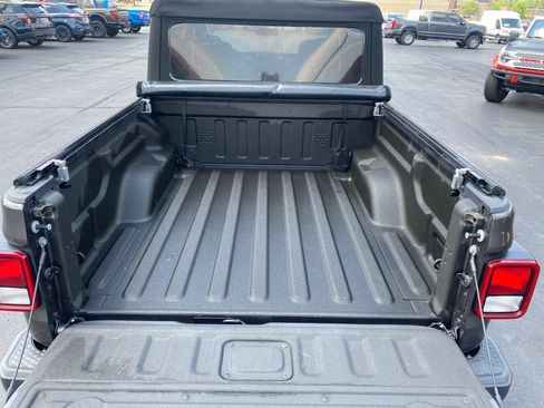 Used 2023 Jeep Gladiator Sport AWD/4WD image 49