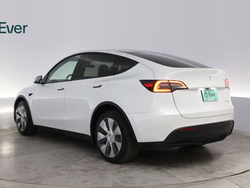 Used 2023 Tesla Model Y Long Range image 17