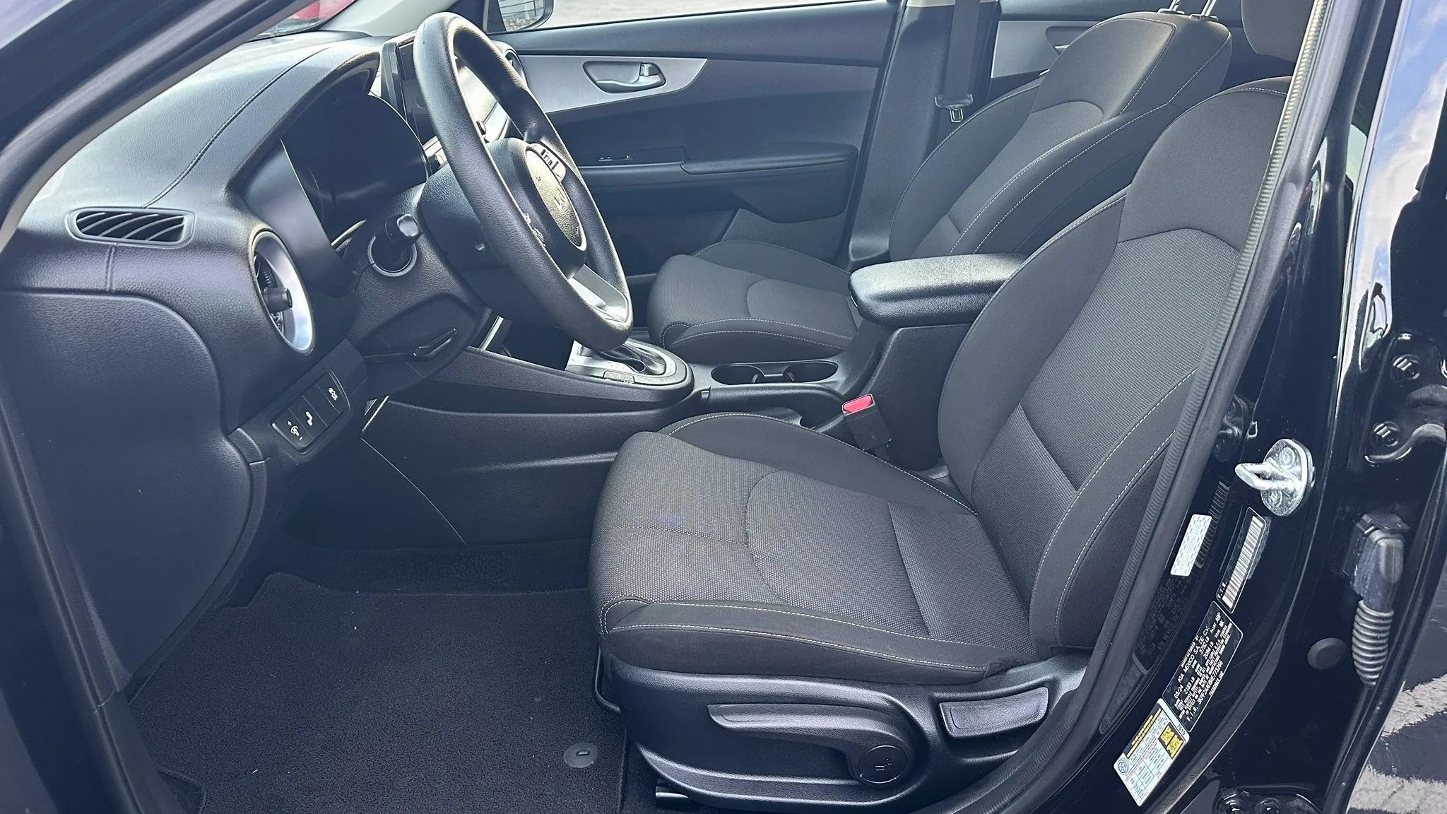 Used 2024 Kia Forte LXS w/ LXS Technology Package FWD image 9