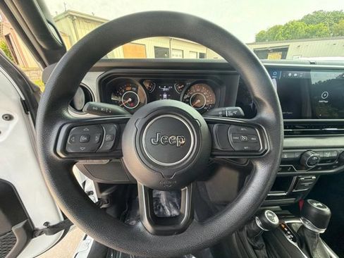 Used 2024 Jeep Wrangler Sport AWD/4WD image 18