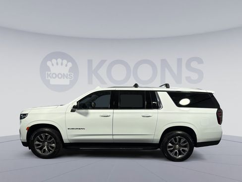Used 2022 Chevrolet Suburban LT w/ LT Signature Package AWD/4WD image 2