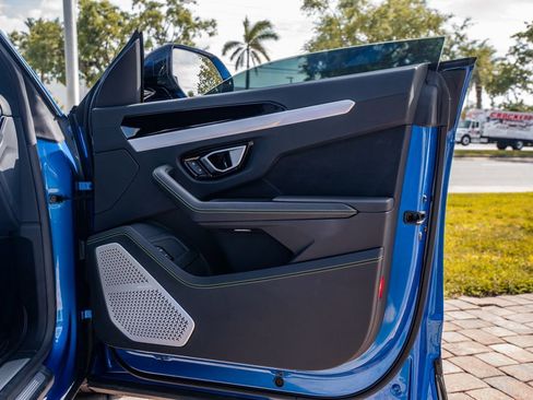 Used 2022 Lamborghini Urus image 30