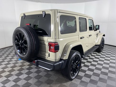 Used 2022 Jeep Wrangler Unlimited Sahara w/ Cold Weather Group image 9
