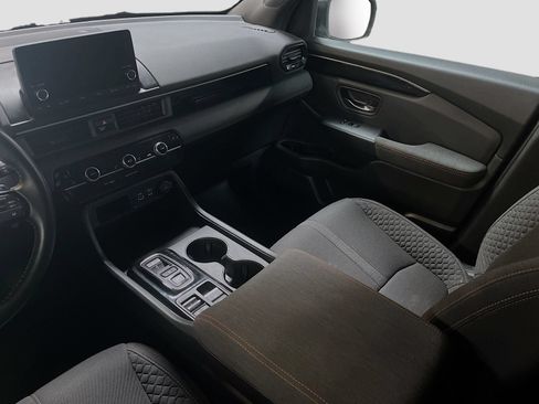 Used 2025 Honda Pilot Sport image 22