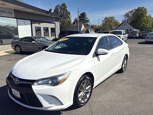 Used 2017 Toyota Camry SE FWD image 3