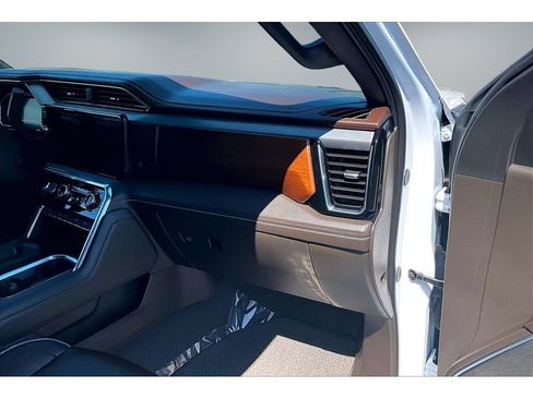 Certified 2024 GMC Sierra 2500 Denali w/ Denali Reserve Package AWD/4WD image 23