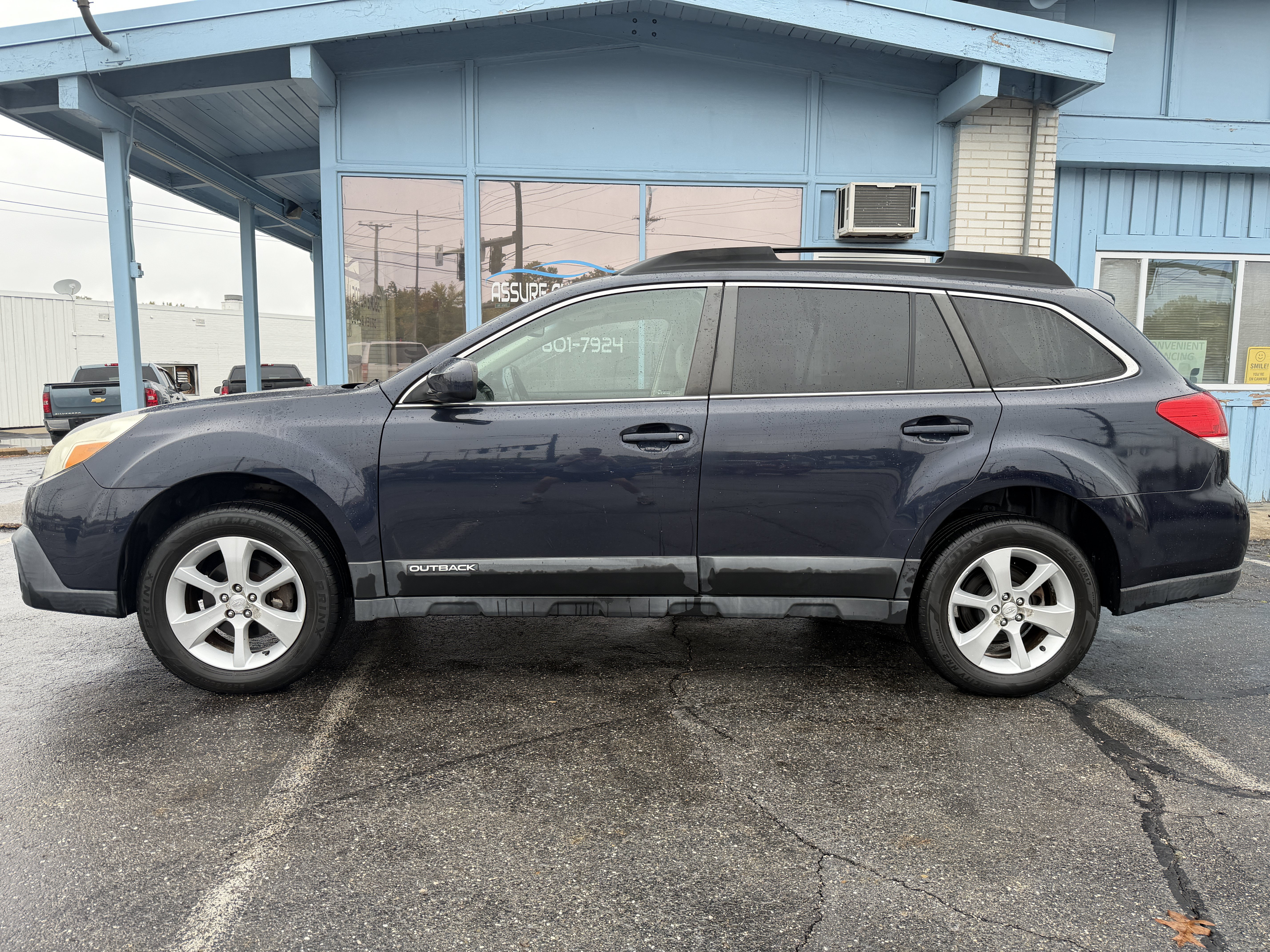 Used 2013 Subaru Outback 2.5i Limited AWD/4WD image 2