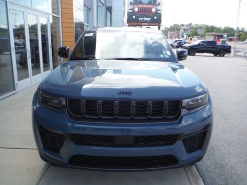 New 2026 Jeep Grand Cherokee L Limited w/ Limited Altitude Package AWD/4WD image 5