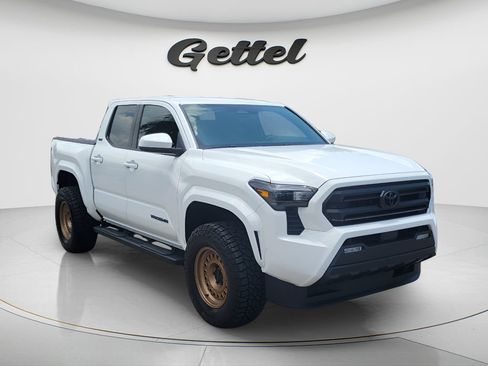 Certified 2024 Toyota Tacoma SR5 AWD/4WD image 3